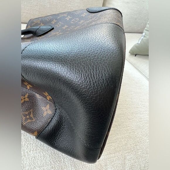 865. AUTH Louis Vuitton Monogram Tote Bag - Picture 3 of 16